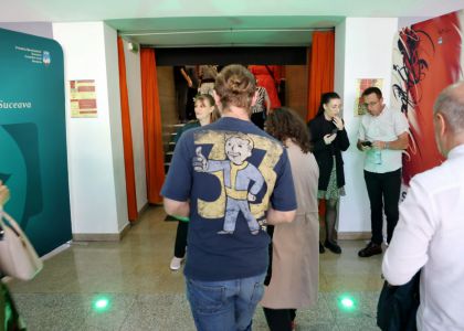 Festivalul Internaâional Zilele Teatrului Matei Vișniec, Ziua a 5-a: De la mitul răsturnat al Penelopei la haosul comic din mahalaua lui Caragiale