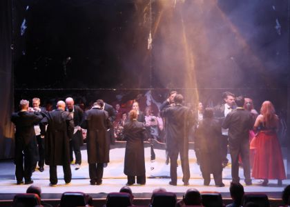 Festivalul Internaâional Zilele Teatrului Matei Vișniec, Ziua a 5-a: De la mitul răsturnat al Penelopei la haosul comic din mahalaua lui Caragiale