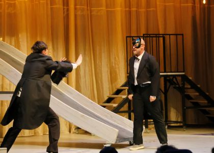 Festivalul Internaâional Zilele Teatrului Matei Vișniec, Ziua a 5-a: De la mitul răsturnat al Penelopei la haosul comic din mahalaua lui Caragiale