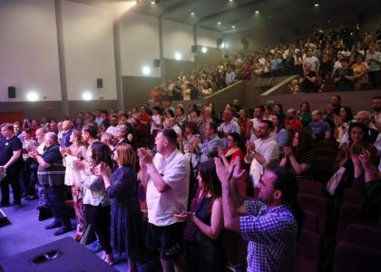 Festivalul Internaâional Zilele Teatrului Matei Vișniec, Ziua a 5-a: De la mitul răsturnat al Penelopei la haosul comic din mahalaua lui Caragiale