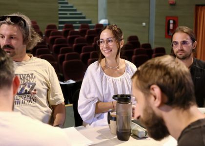 „Visul unei nopți de vară” de William Shakespeare devine primul spectacol al noii stagiuni, la Teatrul Municipal „Matei Vișniec” Suceava
