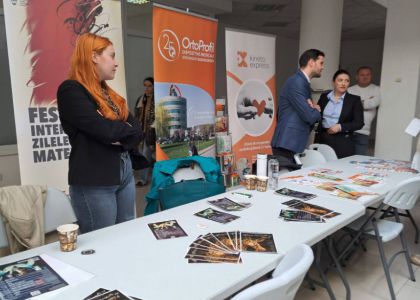 Teatrul Municipal „Matei Vișniec”, prezent la Târgul locurilor de practică, internship și voluntariat organizat de USV