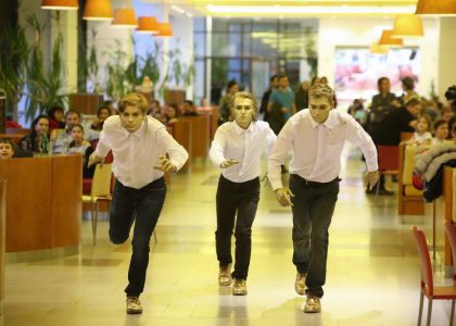 Premieră! Mimesis - un spectacol de teatru neconvențional, produs de Teatrul Municipal „Matei Vișniec” Suceava, în regia lui Daniel Iordan