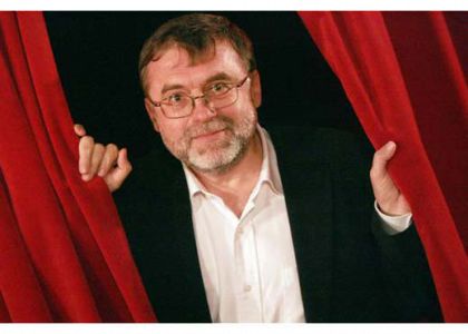 Matei Vişniec va primi, mâine, distincţia de excelenţă a Prefecturii Suceava pentru susţinerea teatrului din Suceava