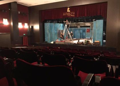 Alături de marile teatre!
