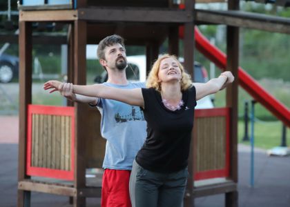 Parcul De Agrement Tătărași a devenit scenă inedită pentru noua producție a Teatrului Municipal „Matei Vișniec” Suceava!