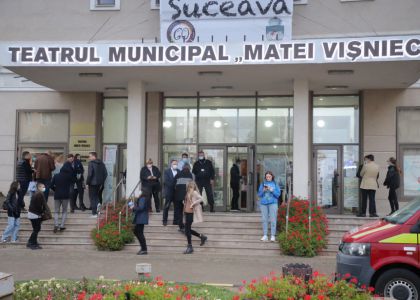 Prima zi a festivalului - #6anideTeatrulaSuceava