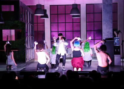 Spectacolul H.A.H. – Hidden Abuse Holdings  a revenit pe scena Teatrului Municipal „Matei Vișniec” Suceava