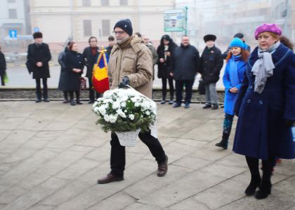 15 ianuarie - Ziua Culturii Naționale, Teatrul și Poezia