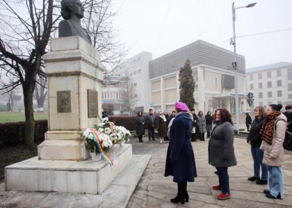 15 ianuarie - Ziua Culturii Naționale, Teatrul și Poezia