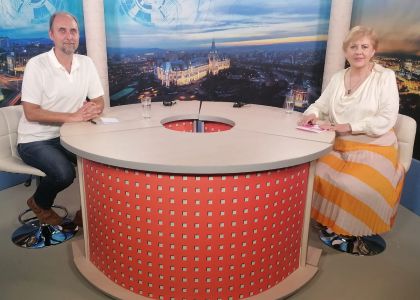 Managerul TMMVS, Angela Zarojanu invita criticului de teatru Călin Ciobotari la emisiunea Scena ( Apollonia TV)