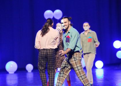 8 ani de teatru la Suceava - Spectacolul „Oaza nebunilor”