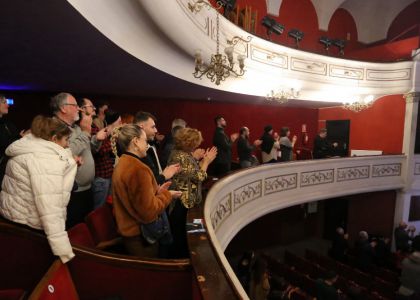 Spectacolul „Întoarcerea acasă” de Matei Vișniec, regia Botond Nagy a fost răsplătit cu foarte multe aplauze la Festivalul Internațional de Teatru „Liviu Ciulei”!