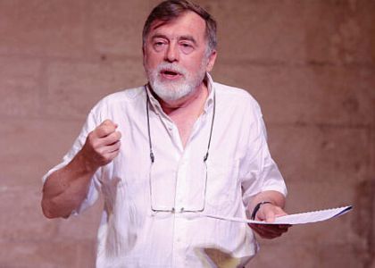 Teatrul ”Matei Vișniec” Suceava derulează cu ocazia Zilei Culturii Naționale proiectul ”Spectacolul Cuvintelor. Îmbrățișarea poeziei cu teatrul” unde protagonist este dramaturgul Matei Vișniec