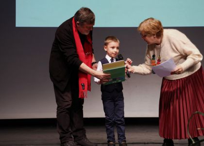 Proiectul „Spectacolul Cuvintelor - Îmbrățișarea Poeziei cu Teatrul” - premiera câștigătorilor