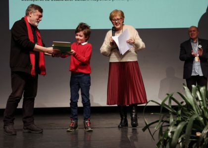 Proiectul „Spectacolul Cuvintelor - Îmbrățișarea Poeziei cu Teatrul” - premiera câștigătorilor