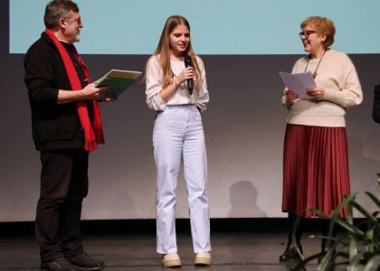 Proiectul „Spectacolul Cuvintelor - Îmbrățișarea Poeziei cu Teatrul” - premiera câștigătorilor