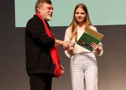 Proiectul „Spectacolul Cuvintelor - Îmbrățișarea Poeziei cu Teatrul” - premiera câștigătorilor