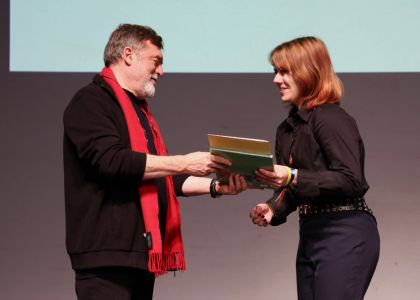 Proiectul „Spectacolul Cuvintelor - Îmbrățișarea Poeziei cu Teatrul” - premiera câștigătorilor