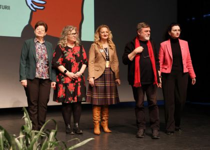 Proiectul „Spectacolul Cuvintelor - Îmbrățișarea Poeziei cu Teatrul” - premiera câștigătorilor