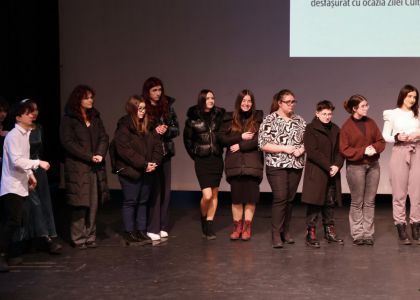 Proiectul „Spectacolul Cuvintelor - Îmbrățișarea Poeziei cu Teatrul” - premiera câștigătorilor