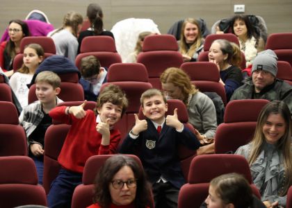 Proiectul „Spectacolul Cuvintelor - Îmbrățișarea Poeziei cu Teatrul” - premiera câștigătorilor