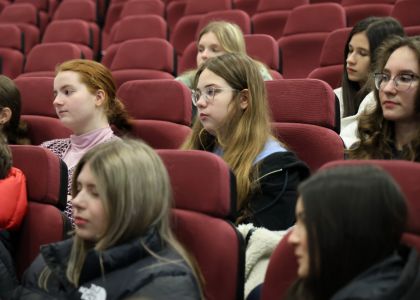 Evenimentul Spectacolul Cuvintelor - Îmbrațișarea Poeziei cu Teatrul, dedicat Zilei Culturii Naționale- ziua 1