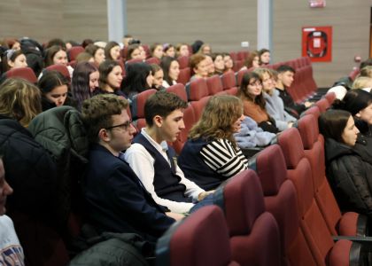 Evenimentul Spectacolul Cuvintelor - Îmbrațișarea Poeziei cu Teatrul, dedicat Zilei Culturii Naționale- ziua 1