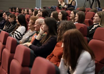 Evenimentul Spectacolul Cuvintelor - Îmbrațișarea Poeziei cu Teatrul, dedicat Zilei Culturii Naționale- ziua 1