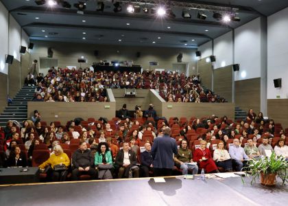 Evenimentul Spectacolul Cuvintelor - Îmbrațișarea Poeziei cu Teatrul, dedicat Zilei Culturii Naționale - ziua a 2-a