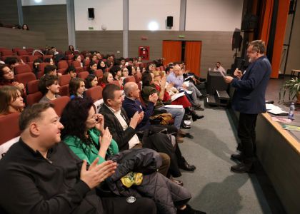 Evenimentul Spectacolul Cuvintelor - Îmbrațișarea Poeziei cu Teatrul, dedicat Zilei Culturii Naționale - ziua a 2-a