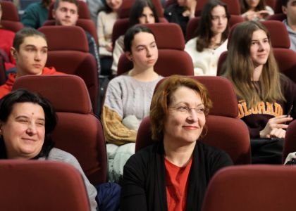 Evenimentul Spectacolul Cuvintelor - Îmbrațișarea Poeziei cu Teatrul, dedicat Zilei Culturii Naționale - ziua a 2-a