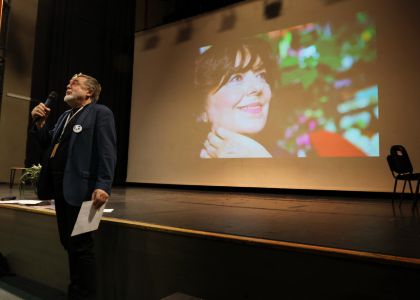 Evenimentul Spectacolul Cuvintelor - Îmbrațișarea Poeziei cu Teatrul, dedicat Zilei Culturii Naționale - ziua a 2-a