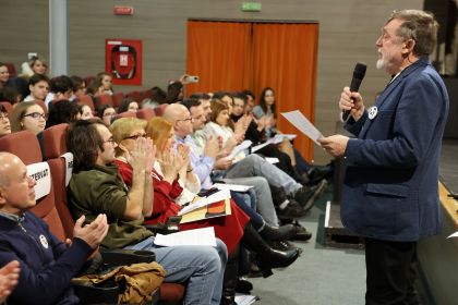 Public numeros la Conferinta poetului Matei Visniec - Bucovina TV