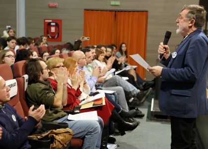 Public numeros la Conferinta poetului Matei Visniec - Bucovina TV