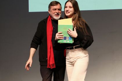 Concursul de interpretare poezii organizat de Teatrul ”Matei Vișniec” cu ocazia Zilei Culturii Naționale a atras zeci de copii și adolescenți. Cei mai buni s-au ales cu premii în bani