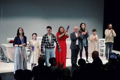 Ecouri de la premiera spectacolului „CIOBURI” după Jeroen van den Berg, regie Alexandra Bandac Marian, scrise de invitați pe platformele online: