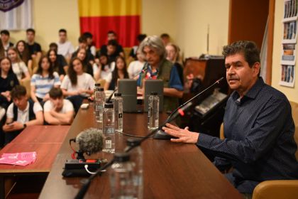 Scriitorul Radu Paraschivescu, în dialog cu elevii Colegiului Național „Ștefan cel Mare” Suceava