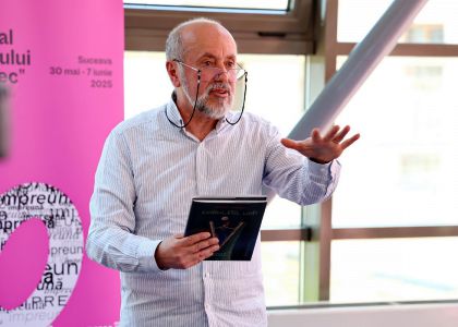 Profesorul Gheorghe Cîrstian despre cartea „Consulatul lunii” de Matei Vișniec