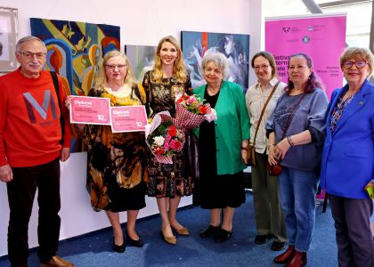 ÎMPREUNĂ -  Vernisaj. Expoziție de pictură, tapiserie și grafică, Lucia Pușcașu și Camelia Sadovei, artiste plastice