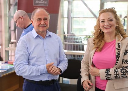 ÎMPREUNĂ -  Vernisaj. Expoziție de pictură, tapiserie și grafică, Lucia Pușcașu și Camelia Sadovei, artiste plastice