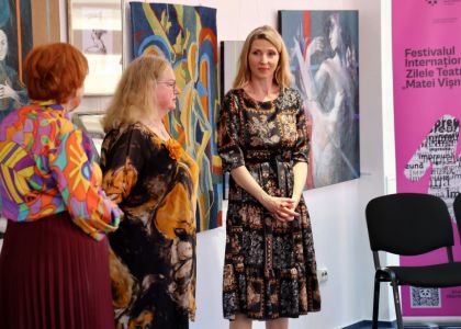 ÎMPREUNĂ -  Vernisaj. Expoziție de pictură, tapiserie și grafică, Lucia Pușcașu și Camelia Sadovei, artiste plastice