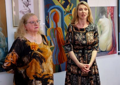 ÎMPREUNĂ -  Vernisaj. Expoziție de pictură, tapiserie și grafică, Lucia Pușcașu și Camelia Sadovei, artiste plastice