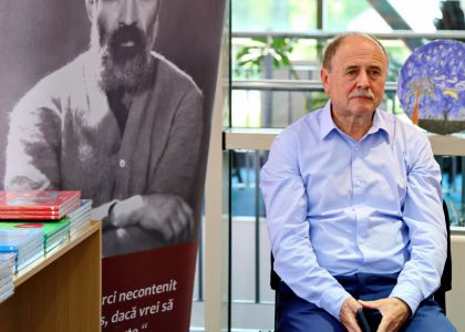 ÎMPREUNĂ -  Vernisaj. Expoziție de pictură, tapiserie și grafică, Lucia Pușcașu și Camelia Sadovei, artiste plastice