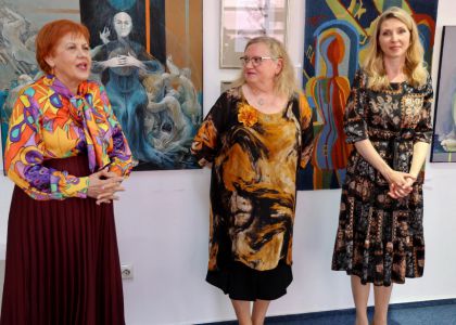 ÎMPREUNĂ -  Vernisaj. Expoziție de pictură, tapiserie și grafică, Lucia Pușcașu și Camelia Sadovei, artiste plastice