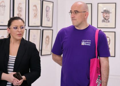100 de actori români în festival.  Vernisaj. Expoziție de caricatură – portret în acuarelă, Ovidiu Stanciu, artist plastic