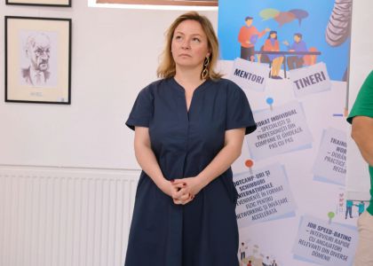 100 de actori români în festival.  Vernisaj. Expoziție de caricatură – portret în acuarelă, Ovidiu Stanciu, artist plastic