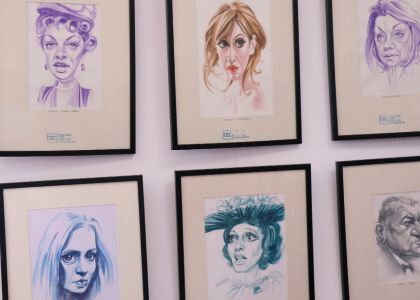 100 de actori români în festival.  Vernisaj. Expoziție de caricatură – portret în acuarelă, Ovidiu Stanciu, artist plastic