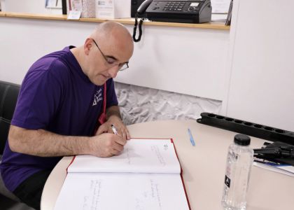 100 de actori români în festival.  Vernisaj. Expoziție de caricatură – portret în acuarelă, Ovidiu Stanciu, artist plastic