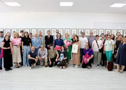 100 de actori români în festival.  Vernisaj. Expoziție de caricatură – portret în acuarelă, Ovidiu Stanciu, artist plastic